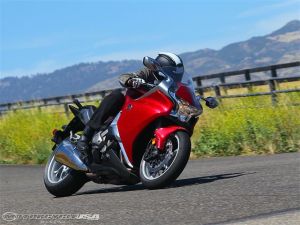 2010-Honda-VFR1200F-DCT-10