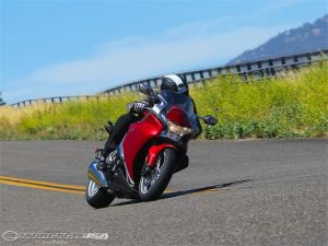 2010-Honda-VFR1200F-DCT-12