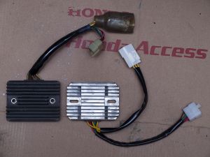 VFR800 VTEC - Výměna regulátoru napětí, výměna alternátoru