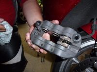 Číst dál: VFR1200F - Výměna předních desek