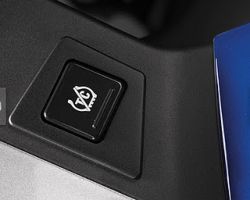 Traction control - vypínač na kapotáži