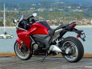 2010-Honda-VFR1200F-DCT-1