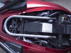 Umístění pod sedlo