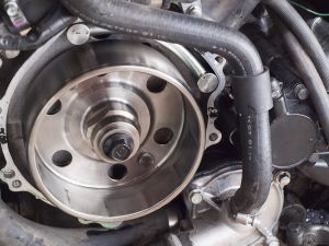 VFR800 VTEC - Výměna regulátoru napětí, výměna alternátoru